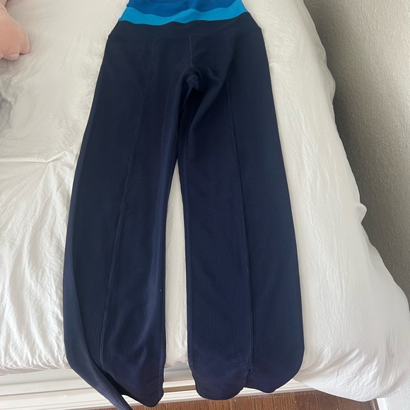 Beach Riot Flare Leggings - Picture 2 of 3